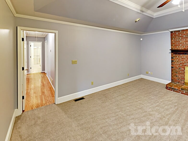 Building Photo - 2815 Club Forest Dr SE