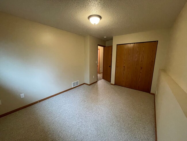 Building Photo - Pet-Friendly 3 Bed Twin Home with Patio & Garage