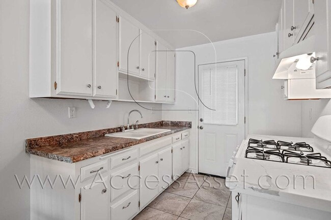 Building Photo - Spacious 2 Beds/2 Bath Home In Highly Desi...