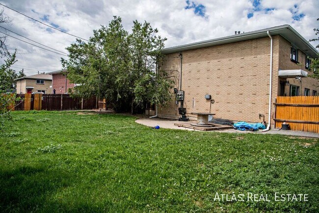 Building Photo - ***COMING SOON!***  Bright and Airy 2bd/1....