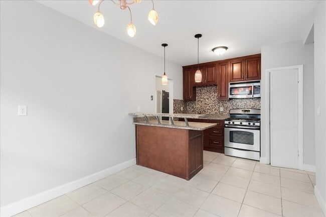 Building Photo - 75 Bellevue St