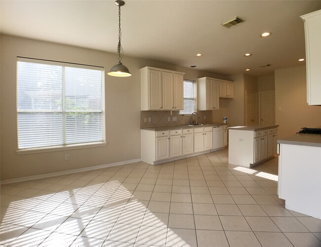 Building Photo - 6323 Sunset Cove Ln