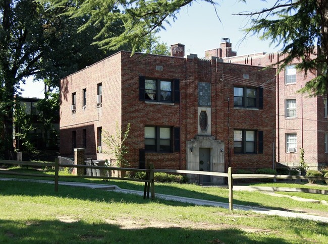 Primary Photo - Proctor House Apartments