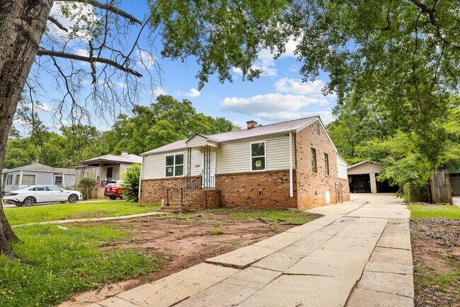 Building Photo - Charming 3 Bedroom, 2 Bathroom house