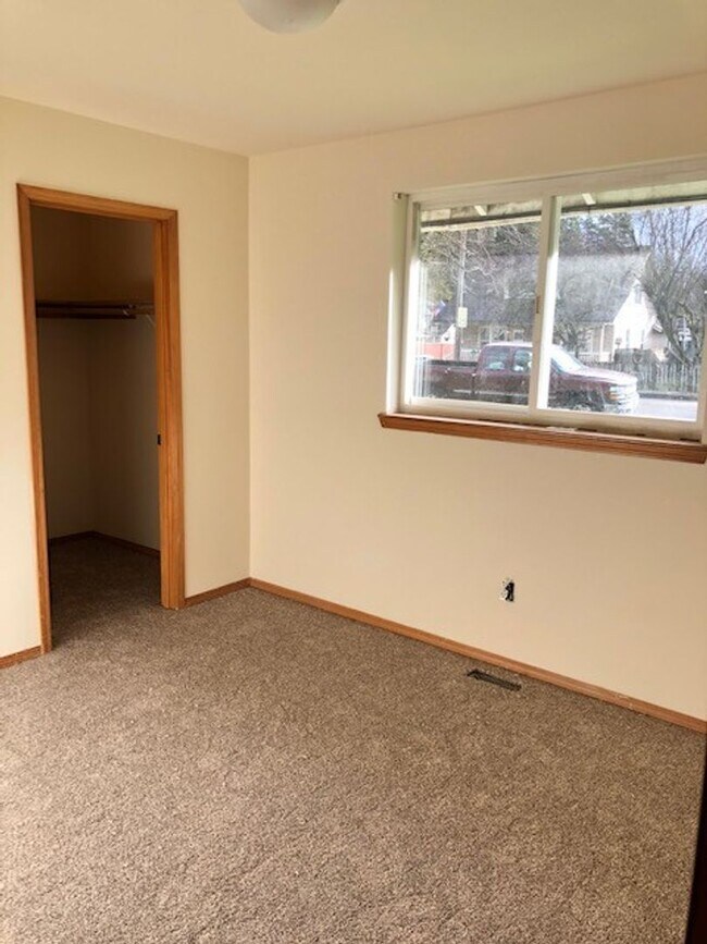 Building Photo - 3 bedroom 2 bath duplex in Lake Stevens!