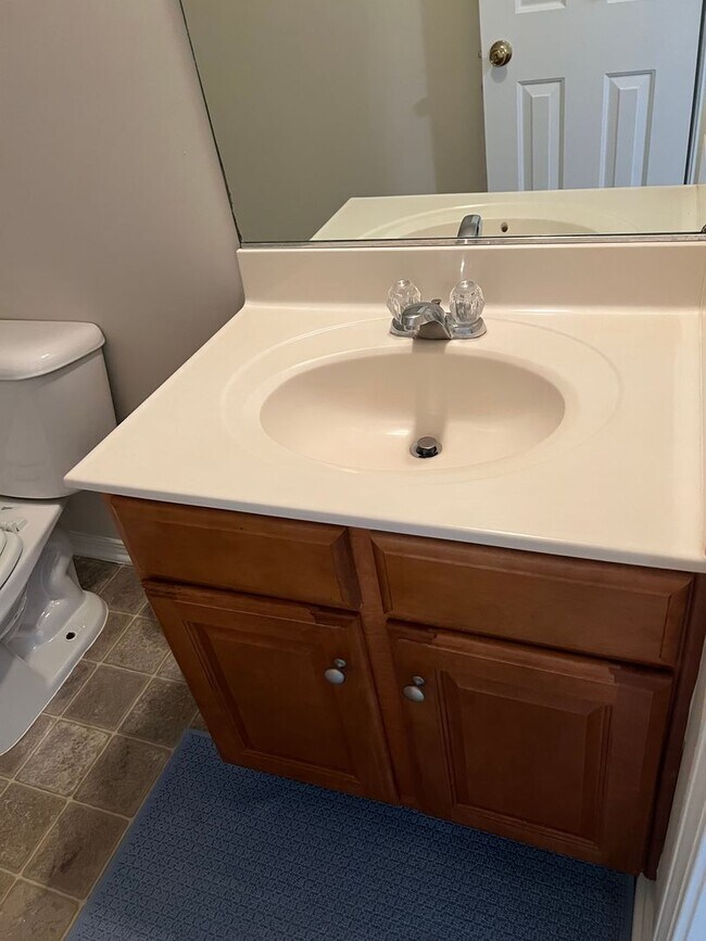 Building Photo - Spacious 3BR/3BA Townhome in Kiskadee Parke