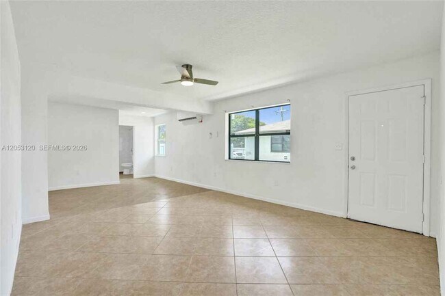 Building Photo - 2120-2122 Thomas St # 2122 HOLLYWOOD, FL 33020