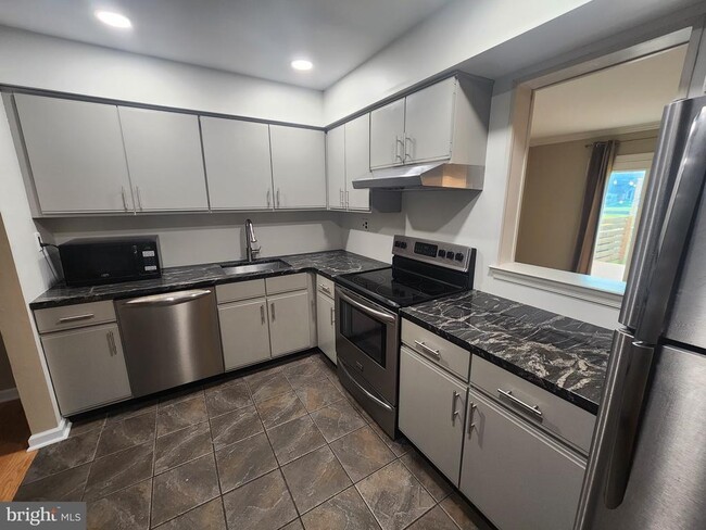 Building Photo - 236 Goshen Rd