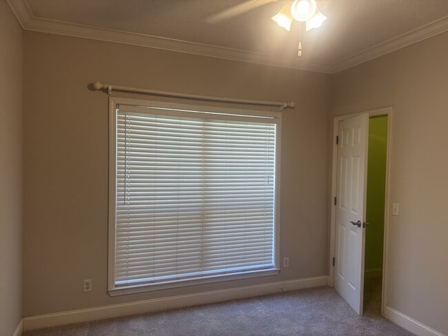 Building Photo - 141 Royal-