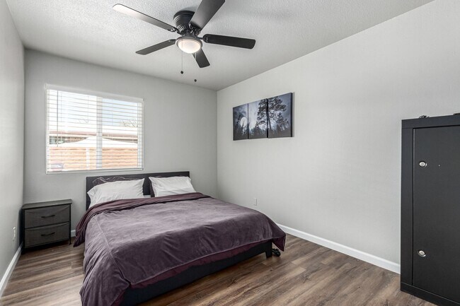 Building Photo - Spacious 4-bedroom available 6/1