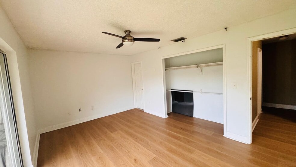 Building Photo - 600 Waverly Ln