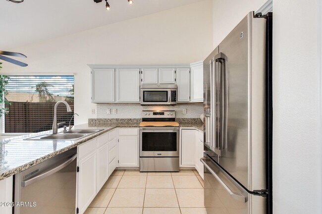 Building Photo - 4250 E Encinas Ave