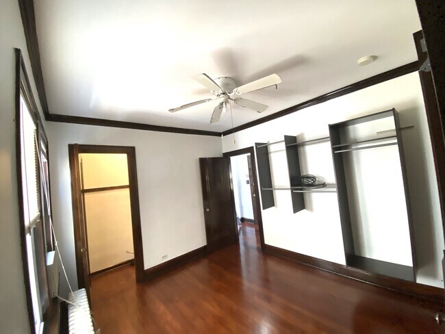 Building Photo - 5434 N Spaulding Ave