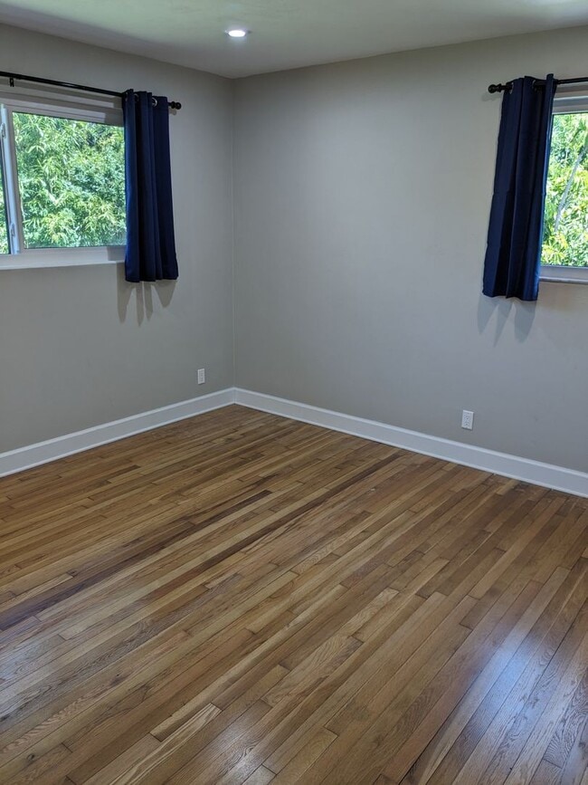 Building Photo - Beachside 3 bedroom, 2 bathroom in Daytona Beach