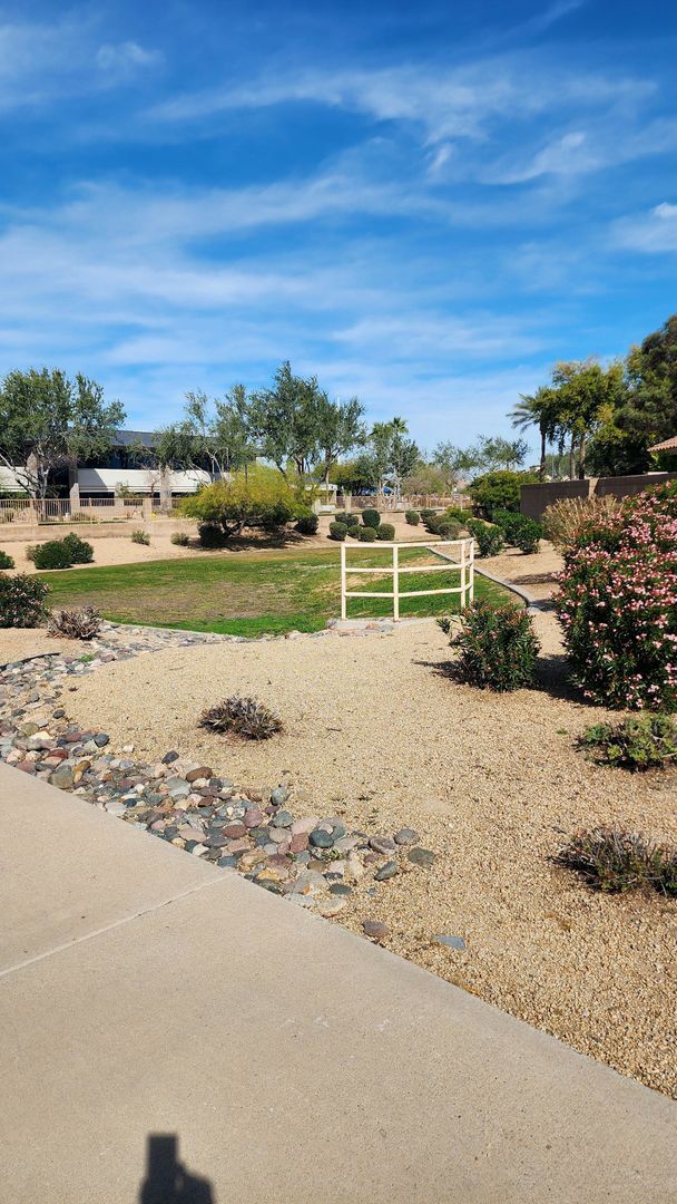 Building Photo - Charming 2 Bedroom Home with Den in Prime Location!