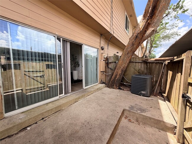 Building Photo - 7700 Creekbend Dr