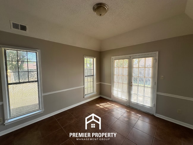 Building Photo - 6739 Pheasant Walk Cove