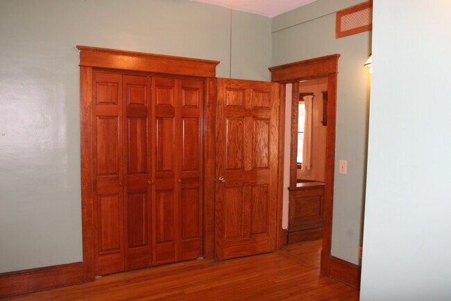 Building Photo - 1014 17th Ave SE