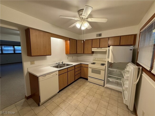 Building Photo - 52 Southwoods Ave