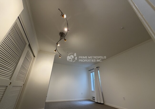 Building Photo - 600 Chestnut St