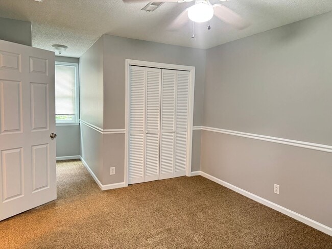 Building Photo - Exit 8! Rossview School. 4 Bed/2 Bath over 1700 Sq.ft!