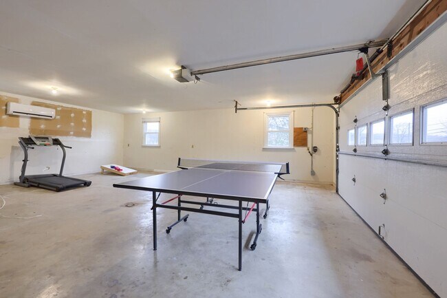 Building Photo - Spacious Rambling Rancher in Quarryville | Beautiful