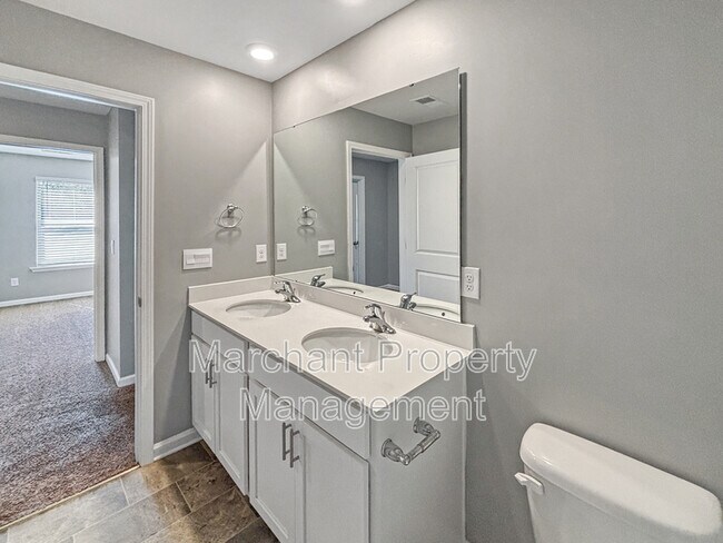 Building Photo - 106 Green Oak Dr