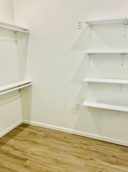 Building Photo - 1324 5th Ave