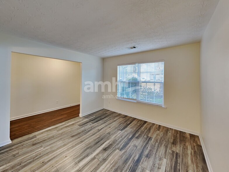 Building Photo - 159 Holly Mill Village Dr