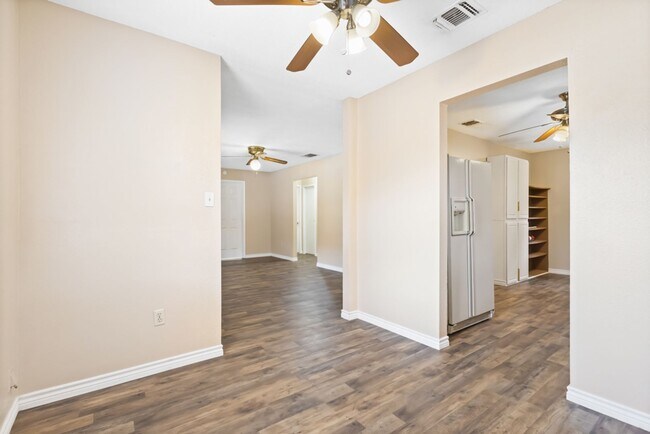 Building Photo - Move-In Ready 3-Bedroom Home in Beautiful Lakehills