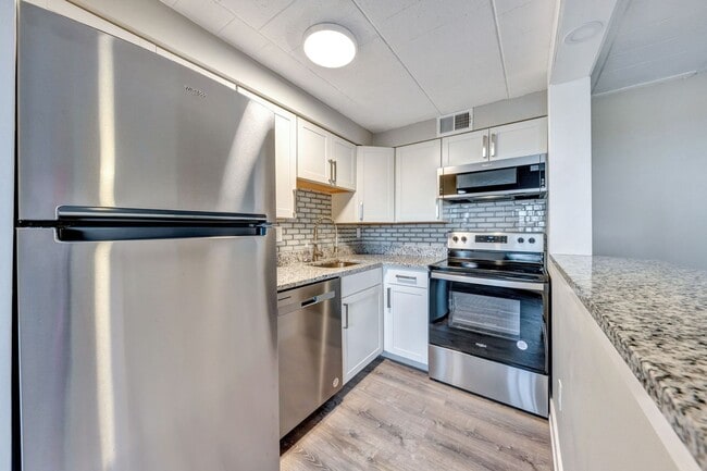 Building Photo - Welcome to your new condo in Walden Woods, located within the sought-after West Allegheny School ...