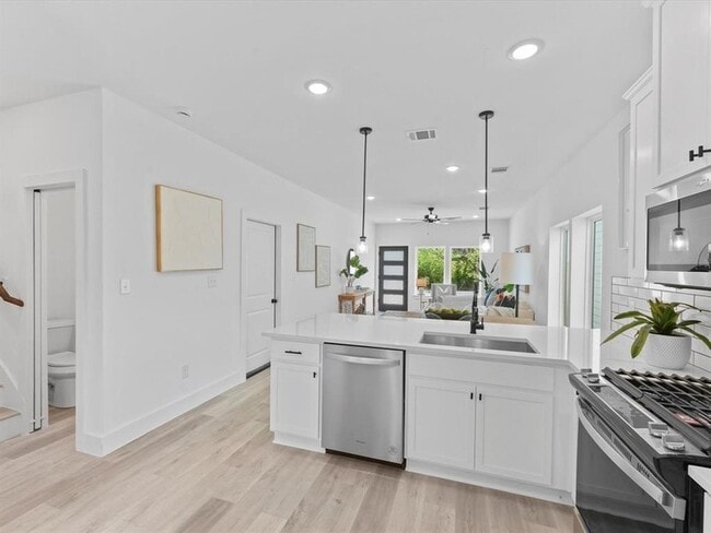 Building Photo - 1448 Dewalt St