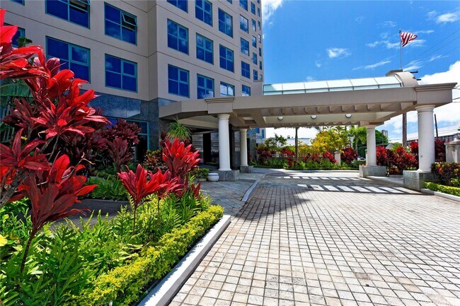 Lobby entrance - 1080 S Beretania St