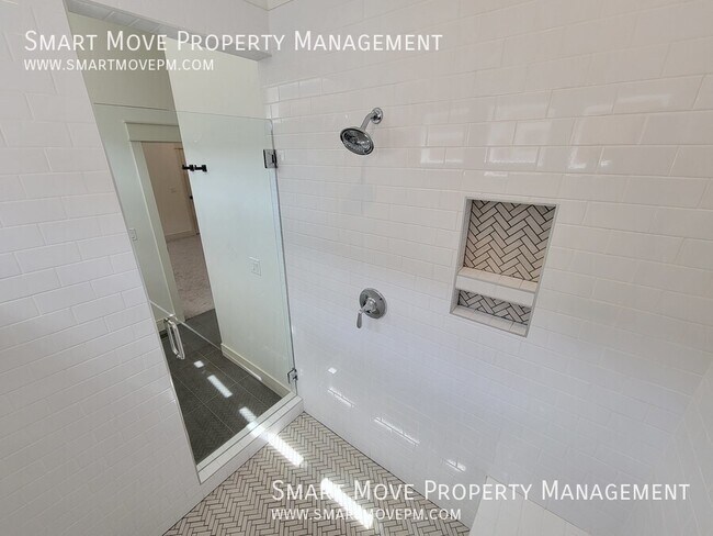 Building Photo - 2463 N Ashgrove Ln