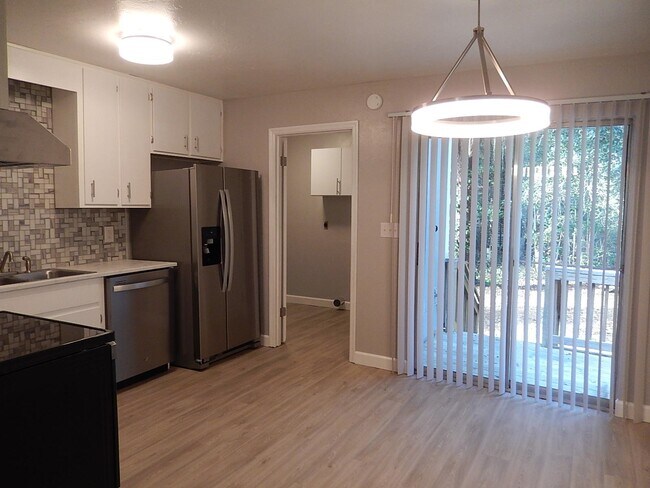 Building Photo - 520 Pasco Ct