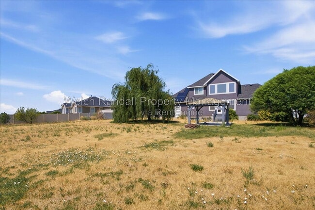 Building Photo - 2106 E Sunnyvale Dr