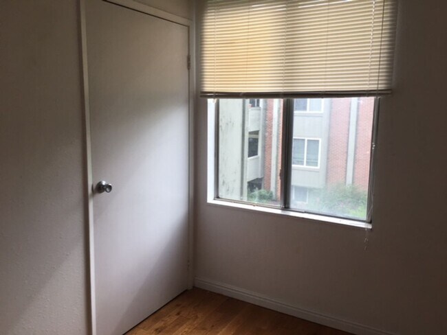 Building Photo - Foothill Condo