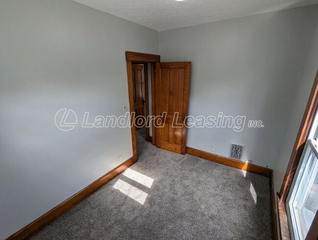 Building Photo - $499 Security Deposit Special!!