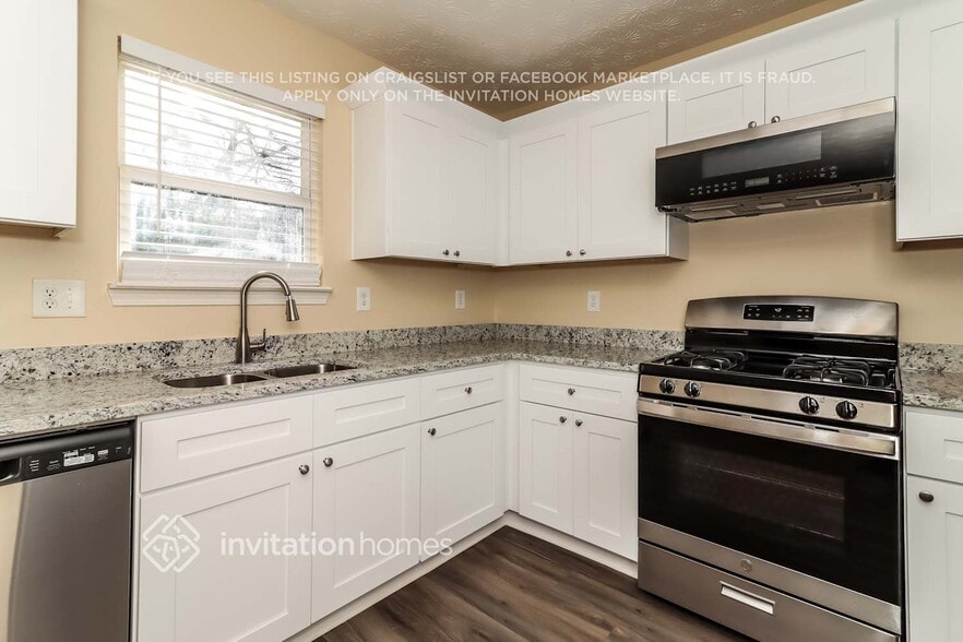 Building Photo - 9448 Lakeview Rd