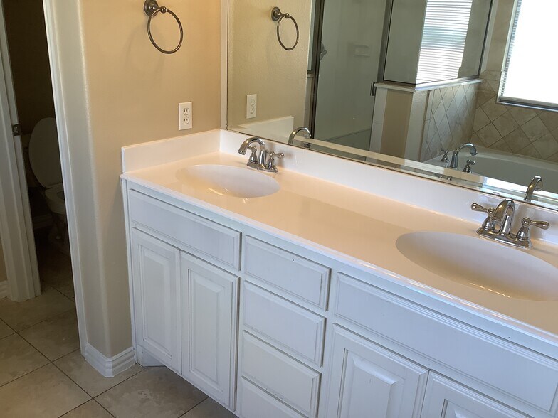 Building Photo - 515 Cool Meadow Ct