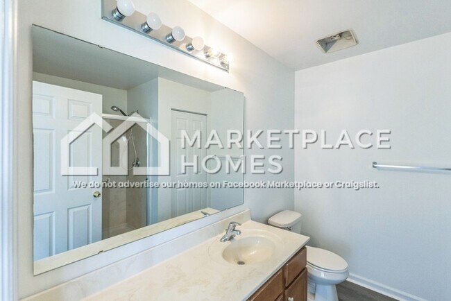 Building Photo - 1717 Briarmanor Dr