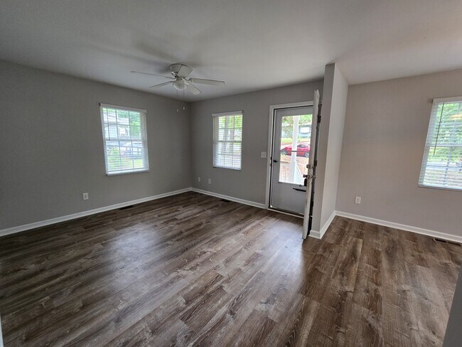 Building Photo - !!!!300 Off Rent!!! Available Now! Great Durham location newly remodeled. Single family home.