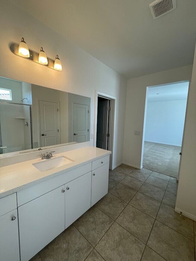 Building Photo - Gated Southern Highlands Community - Versi...