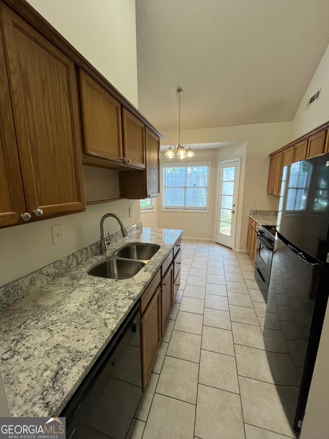 Building Photo - 3694 Sapphire Ct
