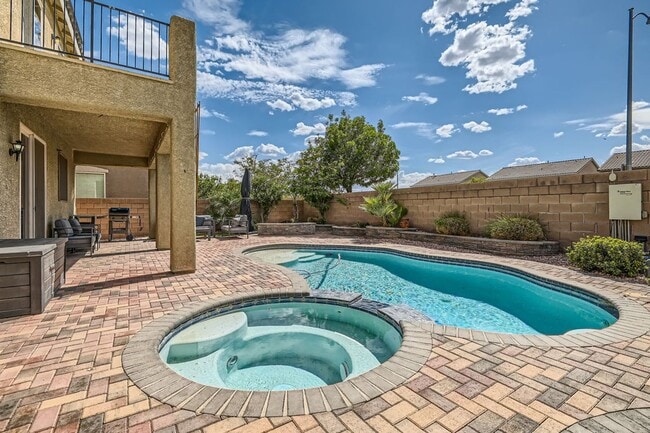 Building Photo - Dont Miss This Gorgeous 4 bed 3 bath plus Loft!