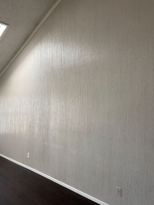 Building Photo - Home For Rent