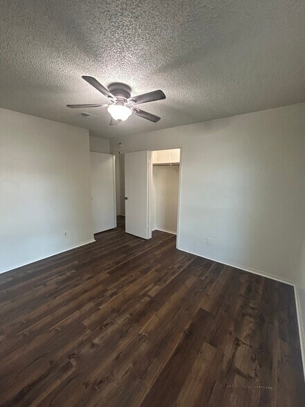 Building Photo - 404 Fox Dr