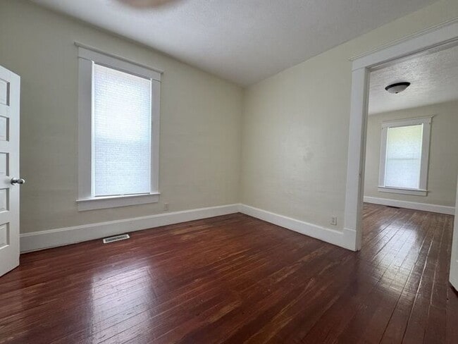 Building Photo - 2 Bedroom Home in the Country