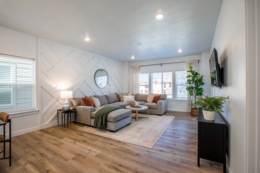 Primary Photo - 642 E 460 S