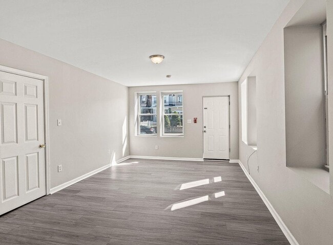 Building Photo - 1018 S 52nd St